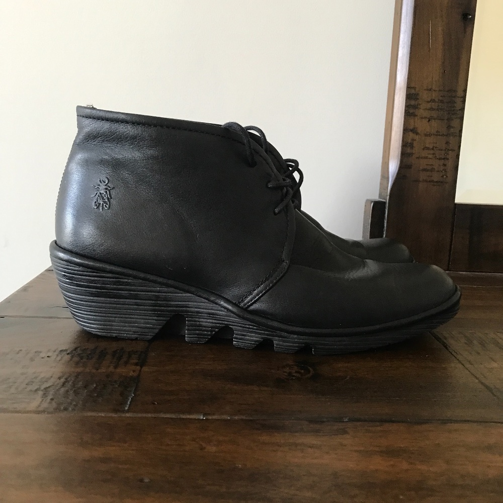 Fly London pert leather wedge size 40 Black